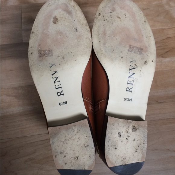 ⭐️ RENVY Riley Short Boot w/ Gold Chain in Cognac - Picture 8 of 8